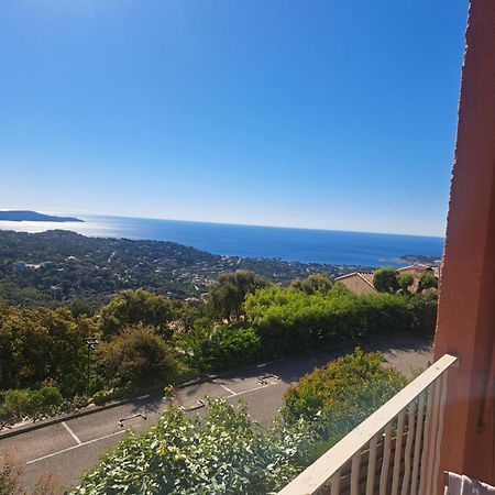 Location Vacance Vue Mer 4 A 6 Personnes Cavalaire-sur-Mer Extérieur photo
