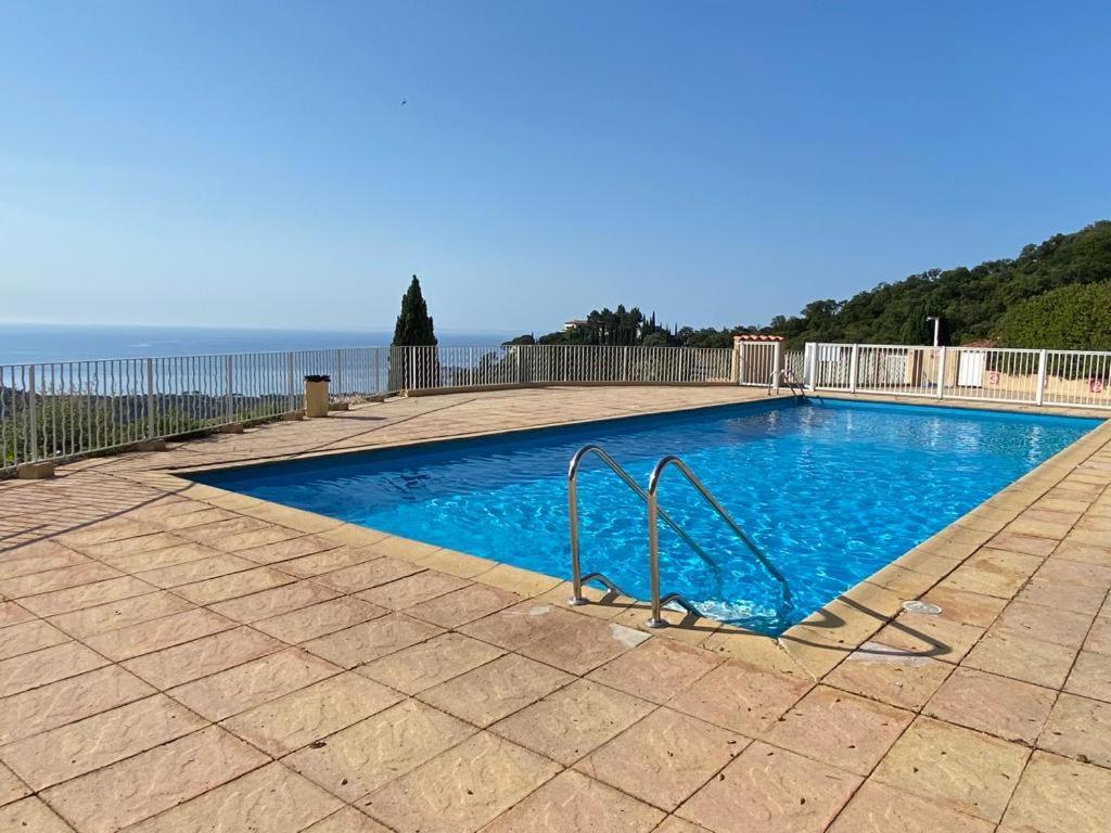Location Vacance Vue Mer 4 A 6 Personnes Cavalaire-sur-Mer Extérieur photo