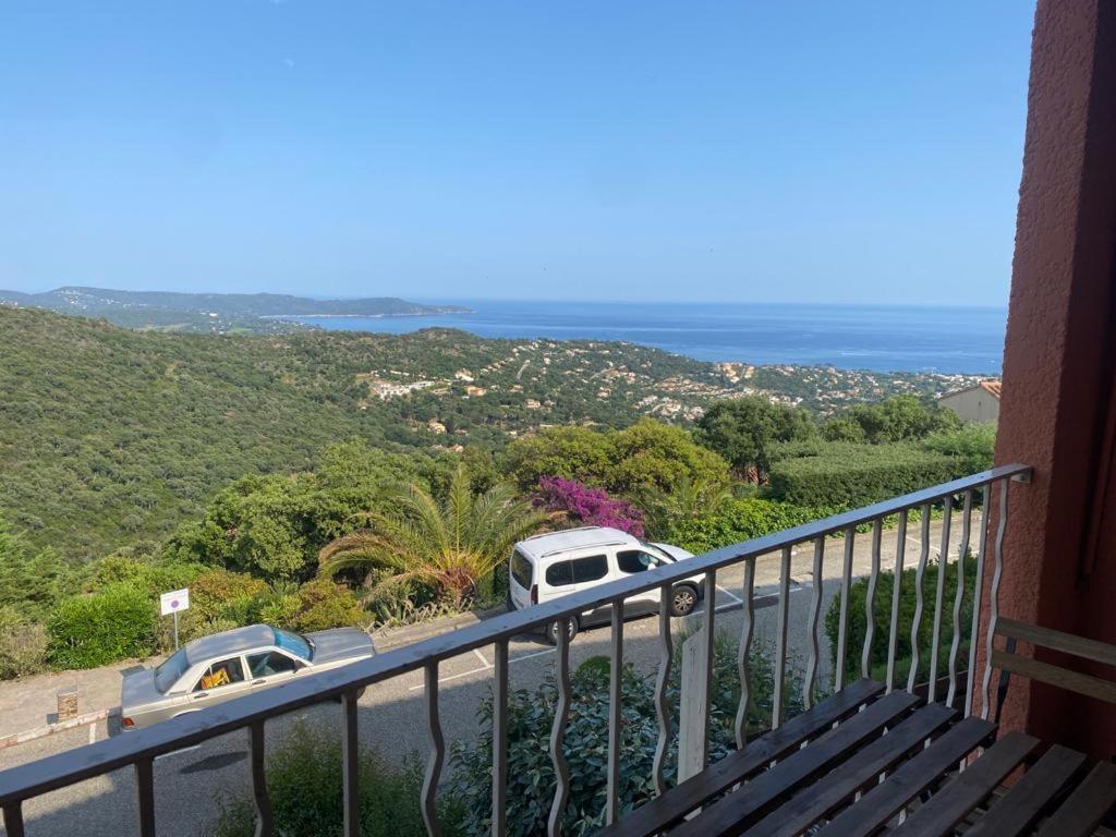 Location Vacance Vue Mer 4 A 6 Personnes Cavalaire-sur-Mer Extérieur photo